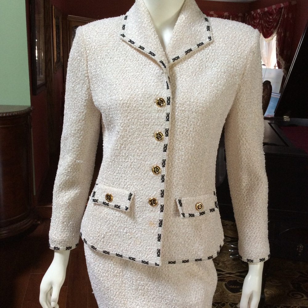 Limited Edition St.John Outfit - Picture 2 of 4